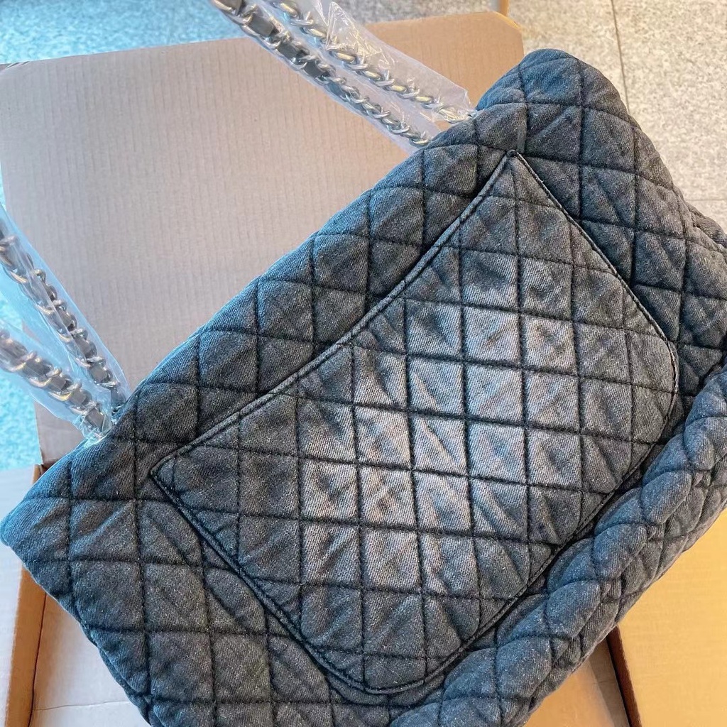 Túi Xách Denim Cỡ Lớn Phối Dây Xích Đính Đá Thiết Kế Mới Thời Trang Cho Nữ 77221228