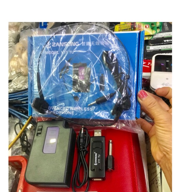 Mic trợ giảng không dây blutooth V11