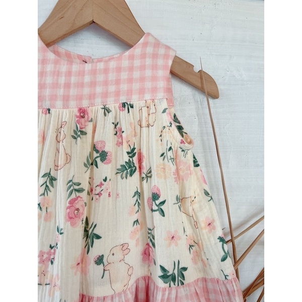 Đầm thiết kế cho bé Xô Muslin phối màu caro hồng