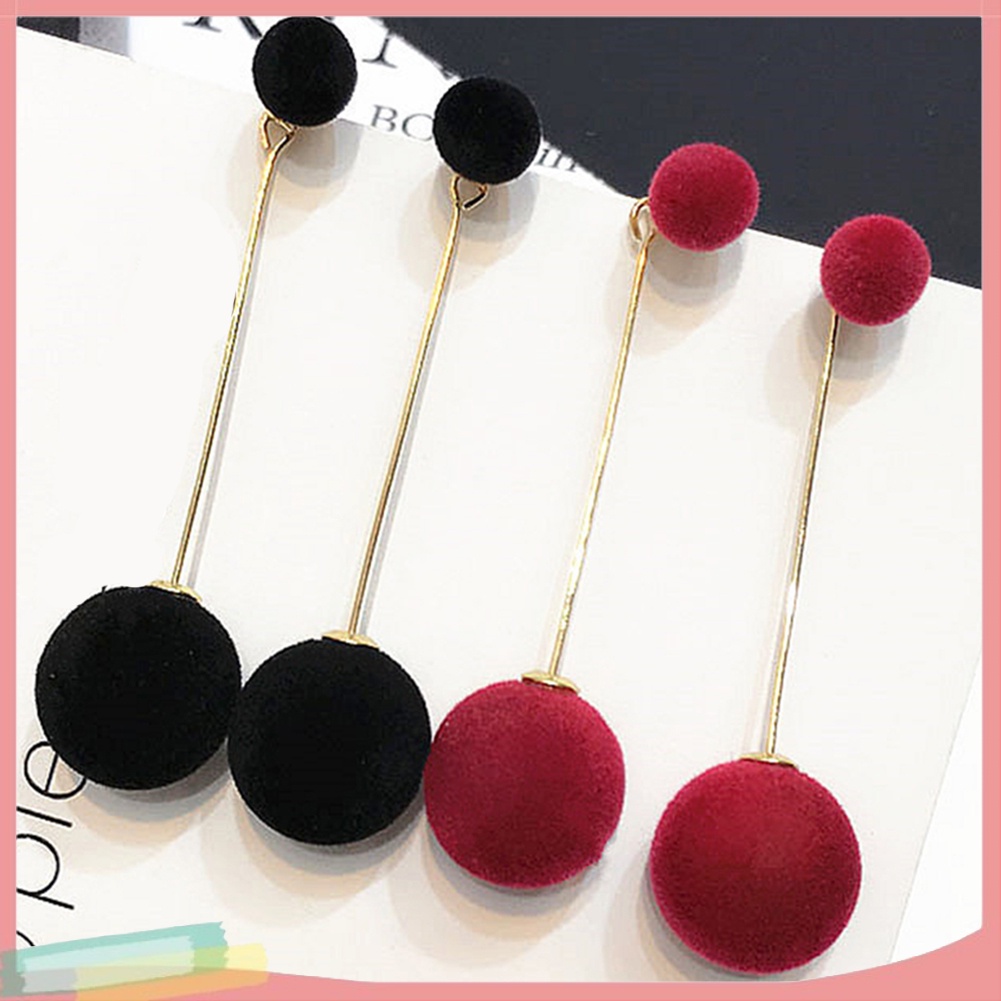 Khuyên tai nữ phối bông lông dáng dài phong cách thời trang