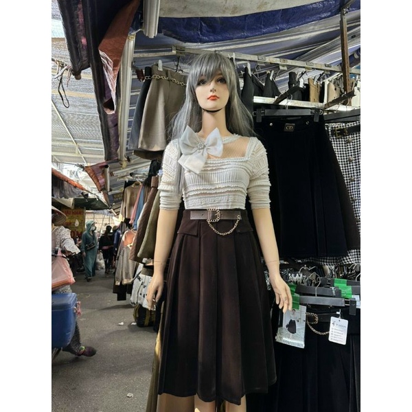 Chân váy nhung , dáng xòe