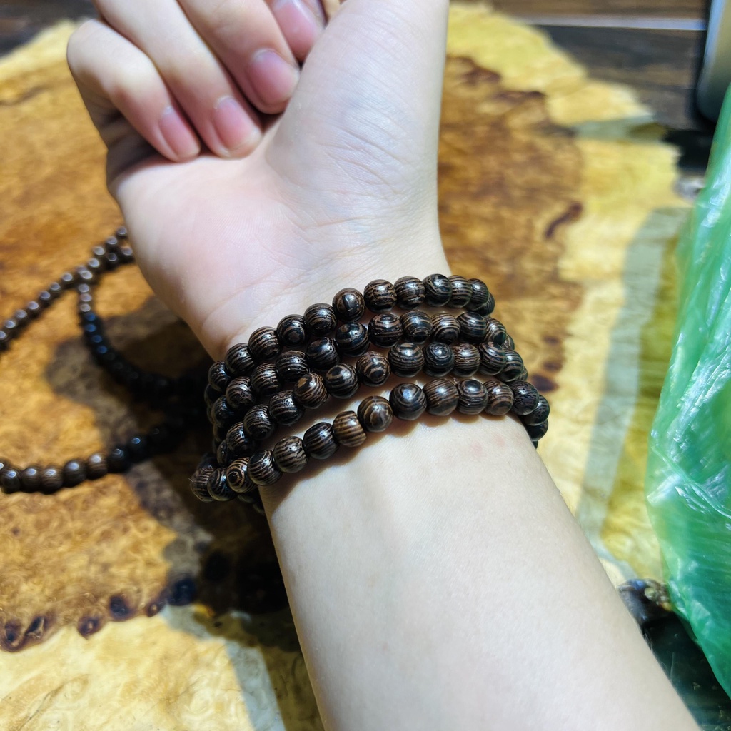 Vòng 108 hạt gỗ Mun đuôi công 8 li