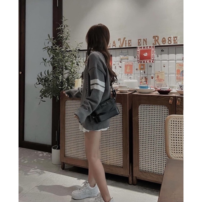 Áo Khoác Cardigan Màu Xám Viền Trắng 2 Sọc tay Cúc Cài chất Nỉ bông