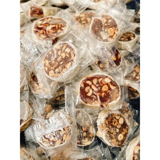 Chuối cuộn đậu phộng Bến Tre ( Đặc sản )