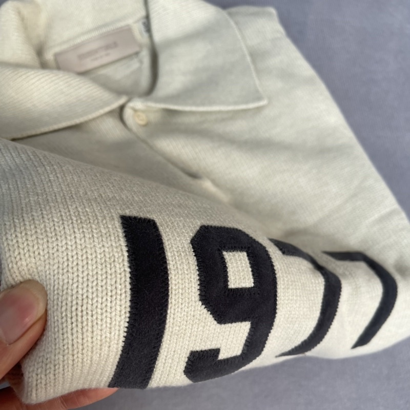 Áo Len Màu Be 1977