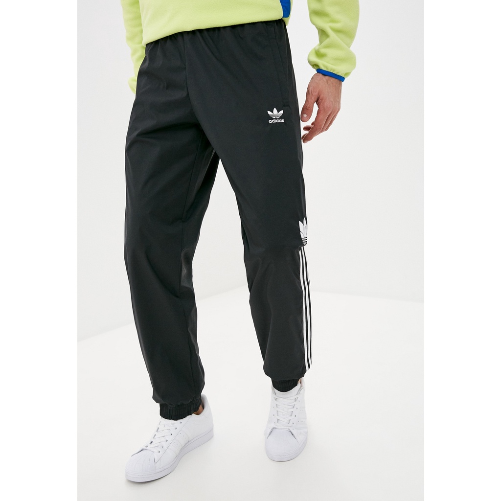 Quần Gió Adidas Adicolor 3D Trefoil GN3543 chỉ duy nhất size XS âu