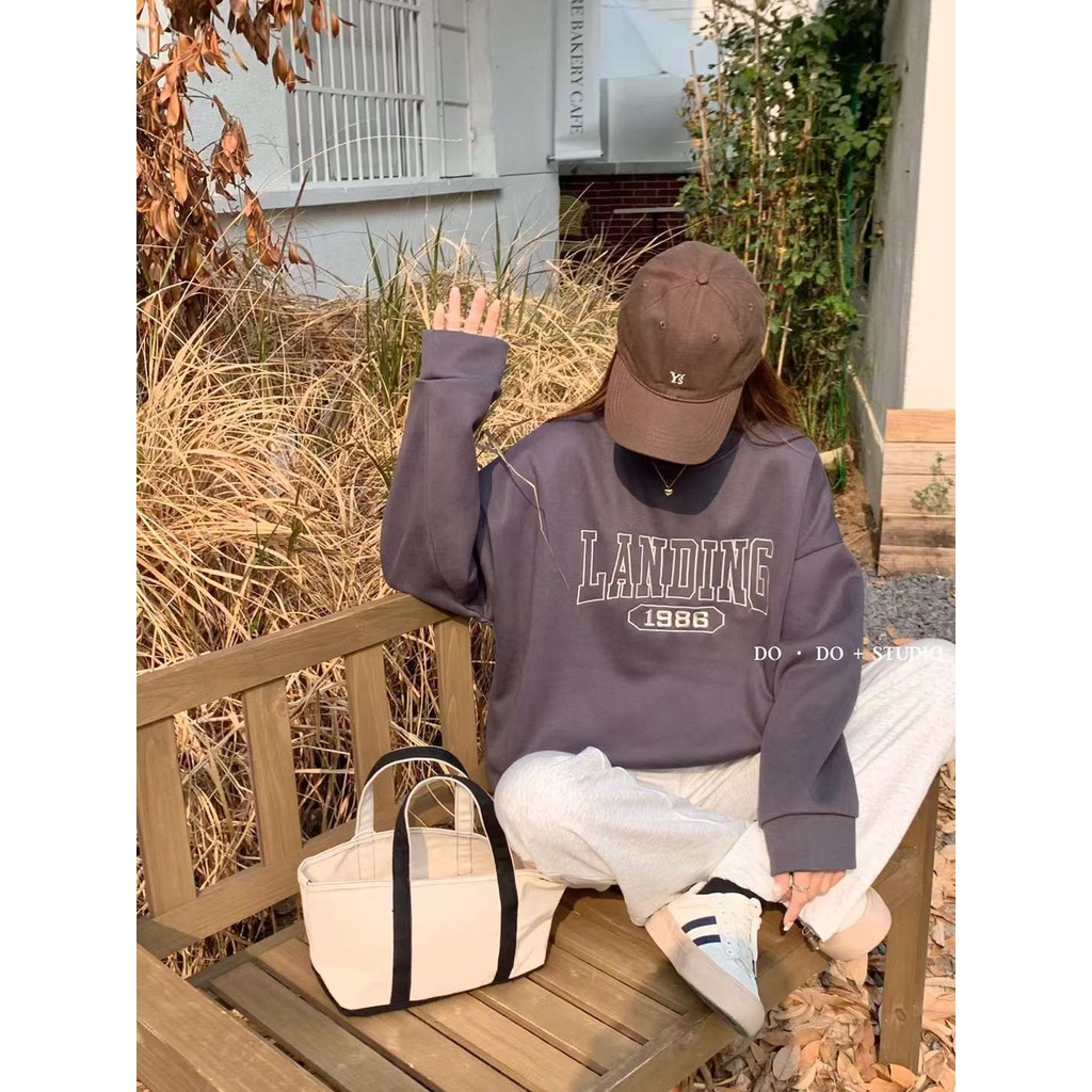Áo sweater chữ LANDING 1986 freesize - Lyn's Closet