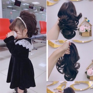 Ngoặm tóc giả cho bé gái
