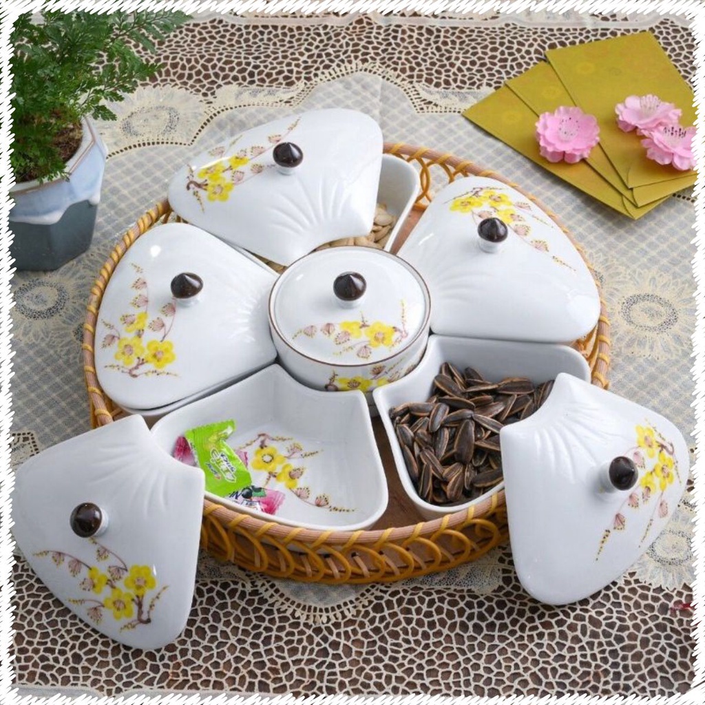Khay đựng mứt ,bánh kẹo tết kèm khay mây.Đường kính 32cm.Hàng sứ Bát Tràng.