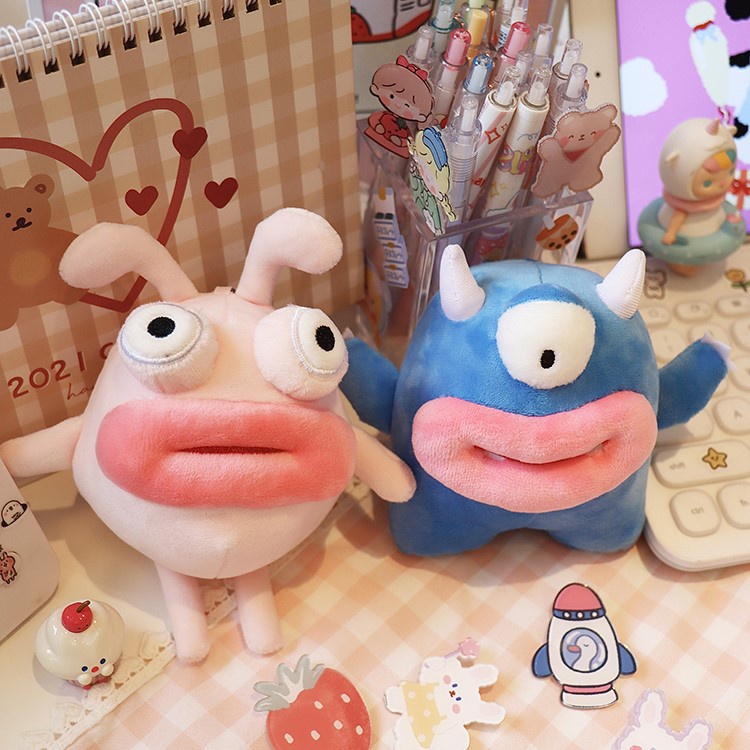 Gấu bông môi trề mắt trố size 11cm có dây móc treo kute / có sẵn /