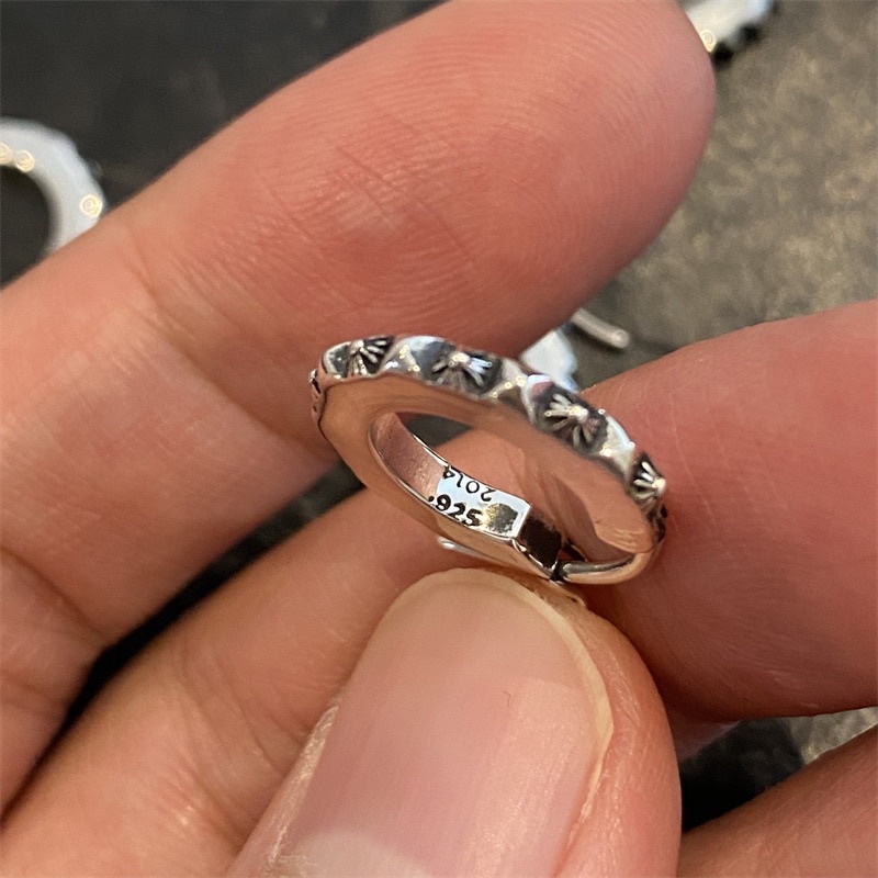 Bông tai chromehearts