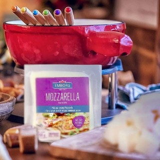 Phomai mozzarella hiệu emborg 200g
