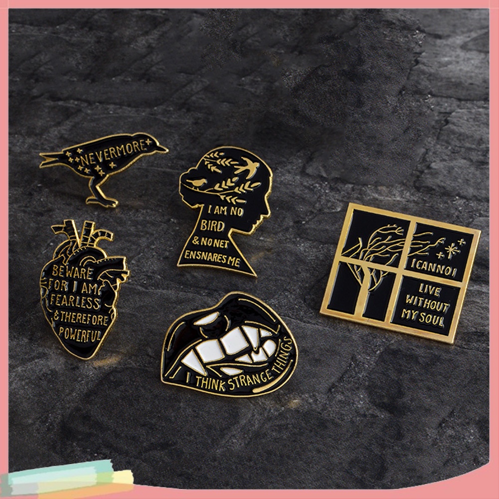 Ghim cài áo khắc chữ trích dẫn từ Jane Eyre phong cách văn học