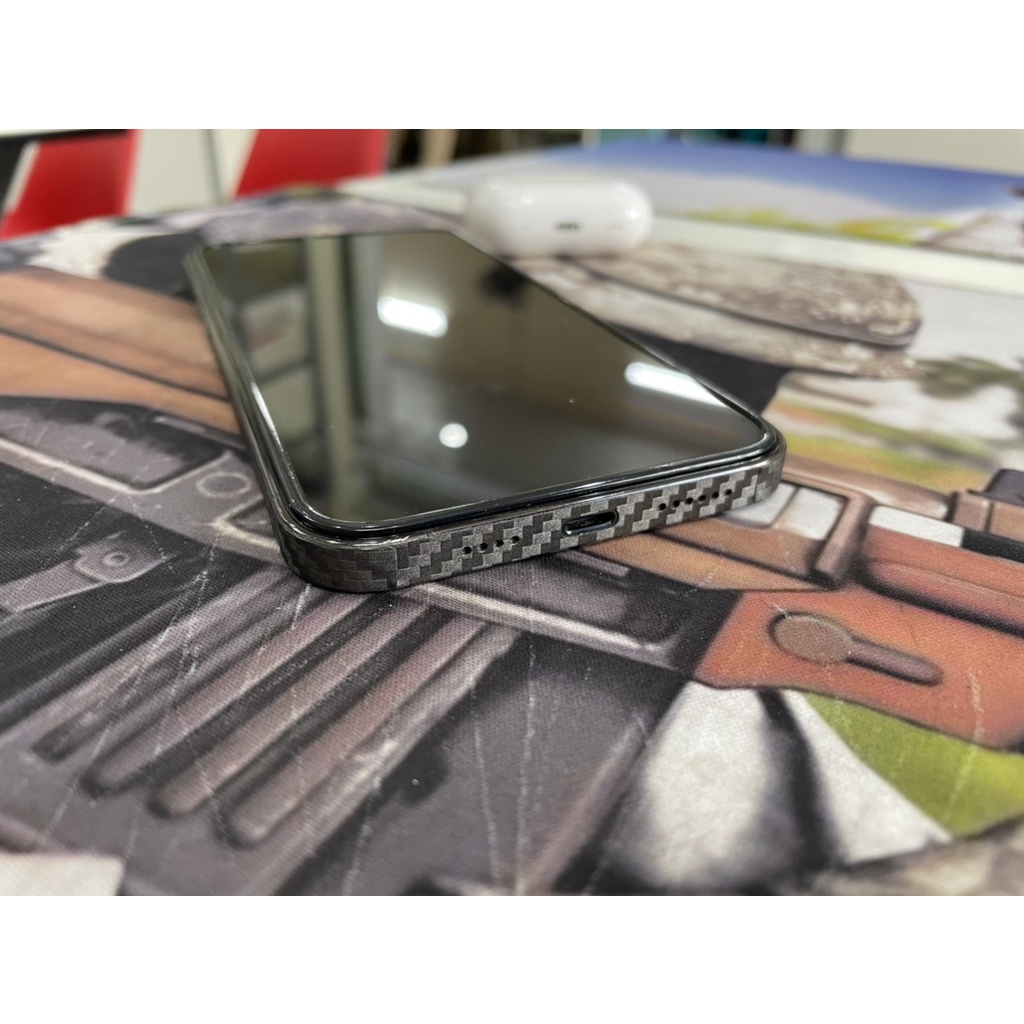 Bộ dán viền Cacbon vân nổi, camera, phím bấm Iphone 12,13,14 Cacbon của hãng Oracle nhập khẩu