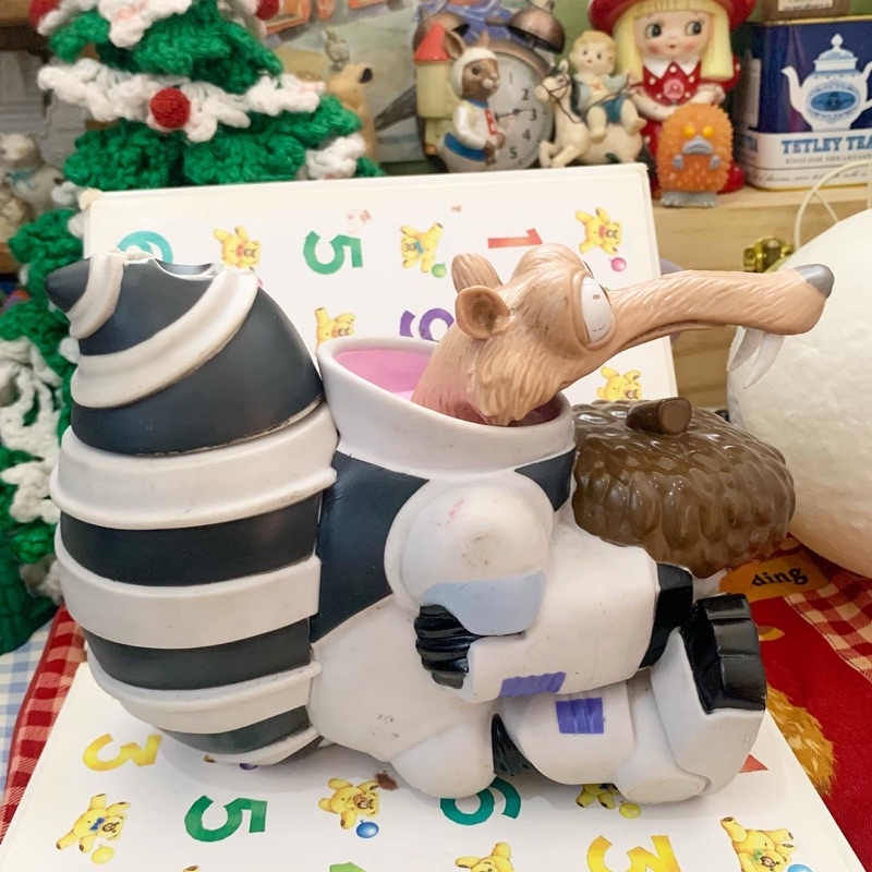 Bình trang trí Scrat trong phim Ice Age kỷ băng hà mô hình đồ chơi