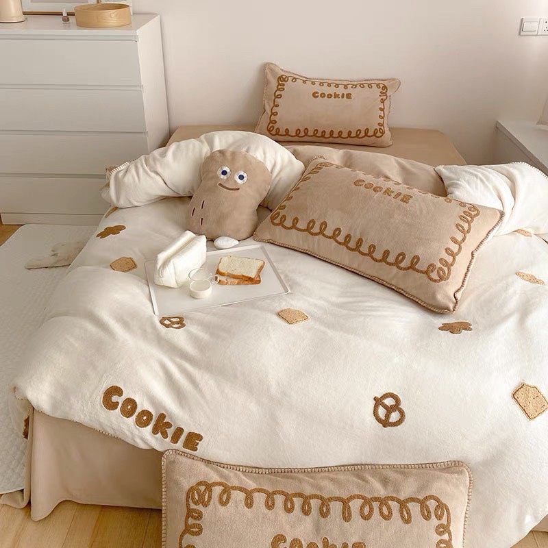 Set ga nỉ nhung sữa cookie cake IGUN BEDDING tặng kèm gấu decor