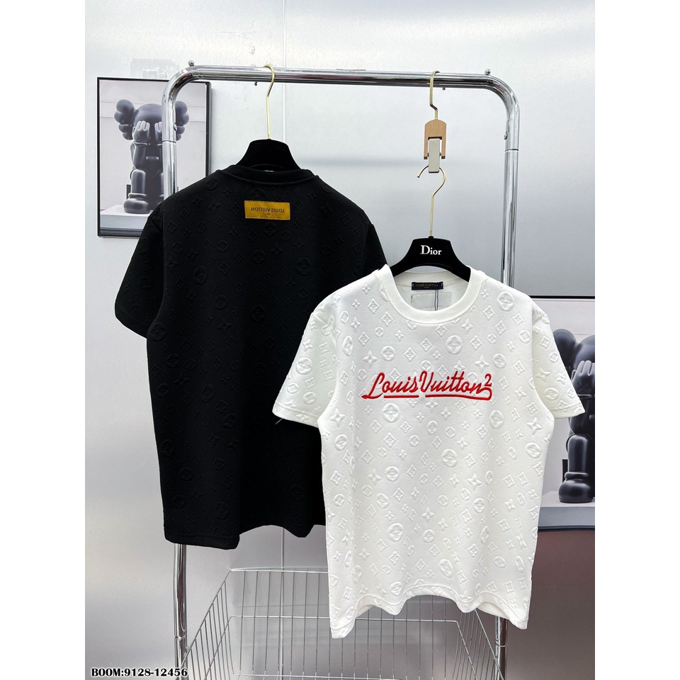 Áo Phông Nam Thêu Chữ LV Đỏ Vân Dập Nổi Vải Mát Mịn - Áo Thun Nam Logo Vân Nổi Cực HOT