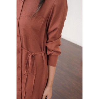 Chicka Chicka - Đầm sơ mi cotton lụa màu cam thắt eo