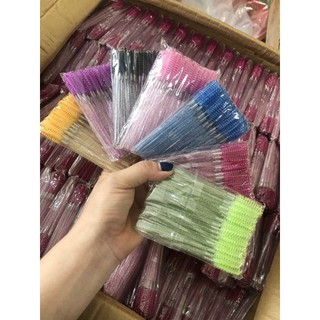 Chải mi kim tuyến.
