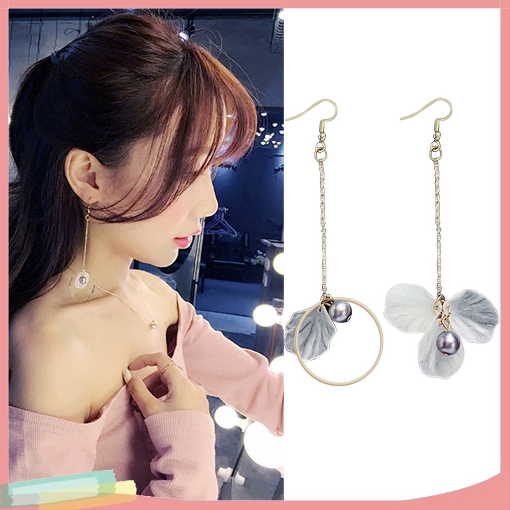 Bông tai dáng dài không đối xứng phối cách hoa duyên dáng cho nữ