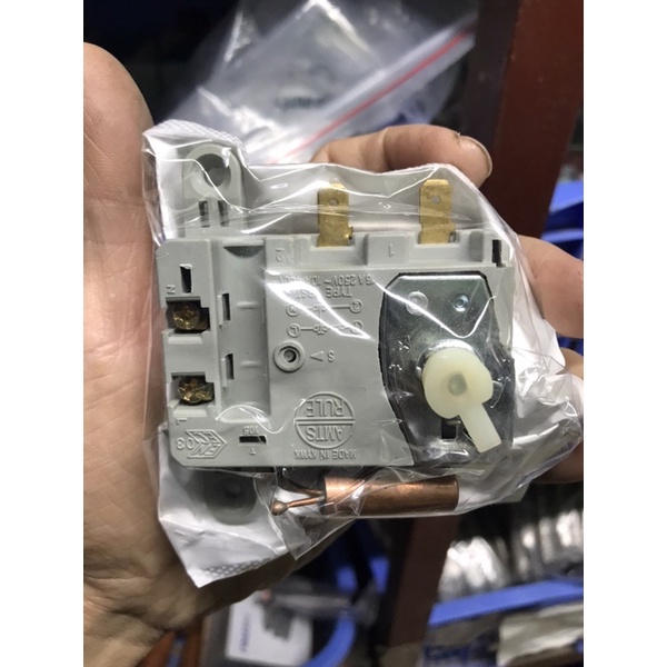 Role Ariston đời mới màu xám. Role bình nóng lạnh.