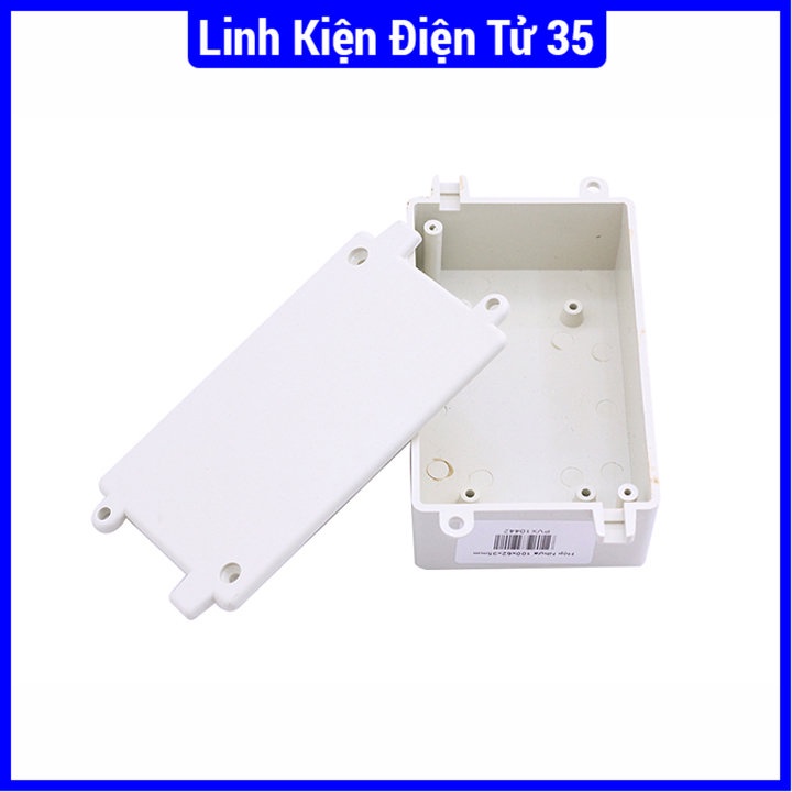 Sản phẩm hộp nhựa 100x62x35mm đựng mạch điện, bảng điện đảm bảo gọn nhẹ thuận lợi cho việc di chuyển.