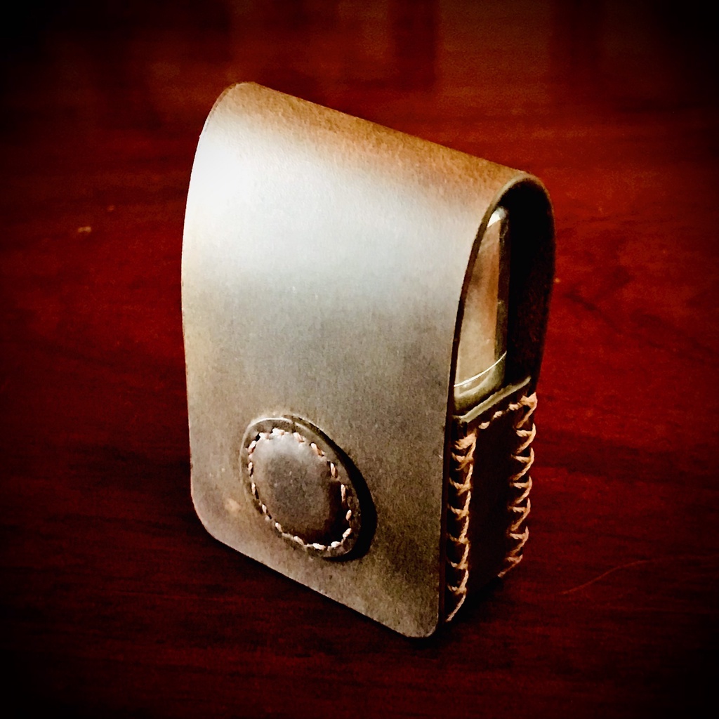 Bao da Zippo có móc treo , bao da bò Handmade - Nắp hút nam châm