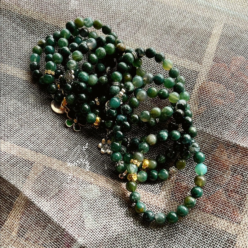 Vòng tay Moss Agate xanh rêu ngọt ngào. Mỗi hạt là 1 rừng cây lá thiên nhiên rất đẹp