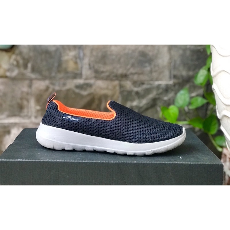Giày skechers thể thao cho bé gái -size 33,5