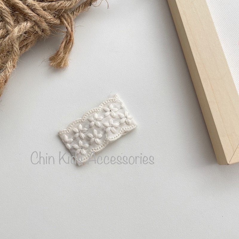 Kẹp tách, kẹp tóc hoa thêu nổi cho bé