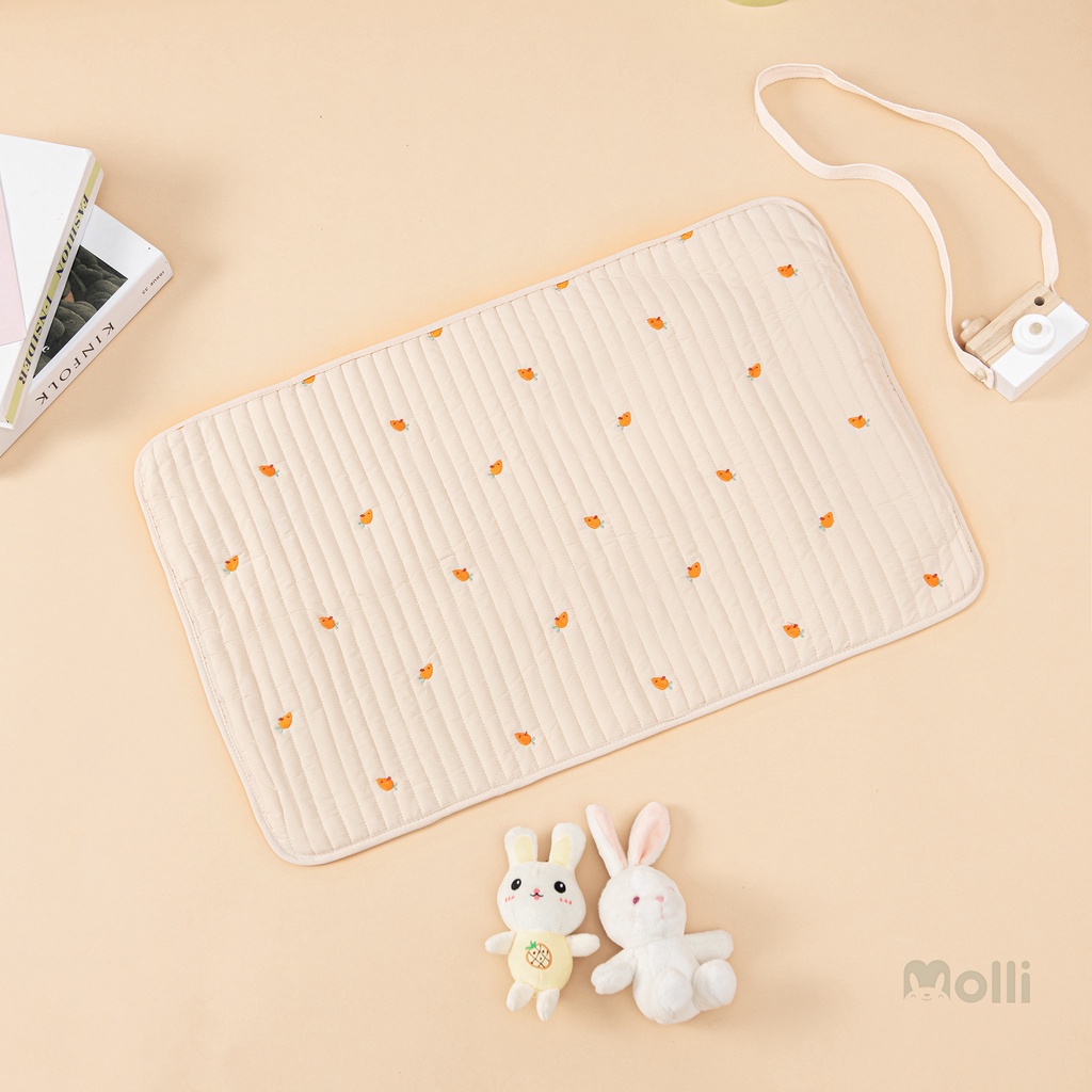 Lót chống thấm cho bé Molli 45x70 cm, tấm lót thay bỉm họa tiết cao cấp