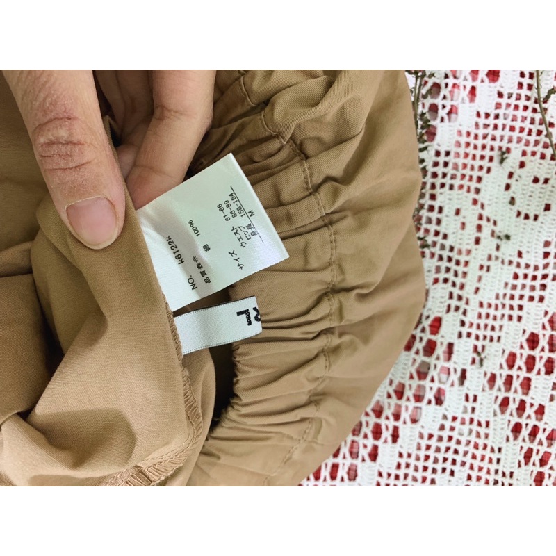 Áo sơ mi dáng babydoll tay bồng và chân váy dáng dài 2hand