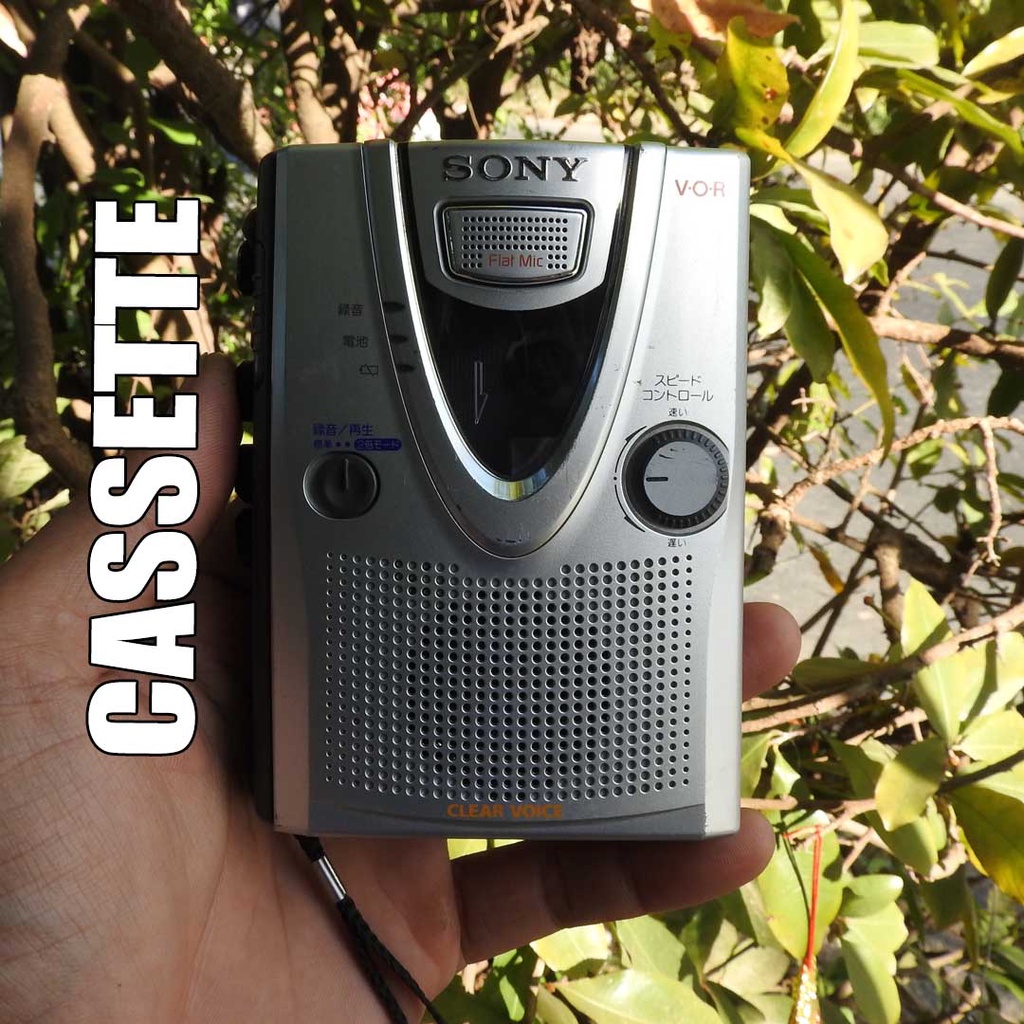 Máy nghe nhạc Cassette Sony TCM-400 có loa ngoài máy còn sáng đẹp nghe được 2 bên tai nghe cầm tay đẹp