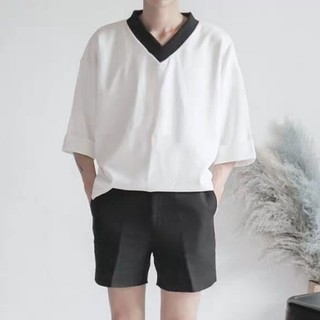 Áo thun cổ V viền đen form rộng
