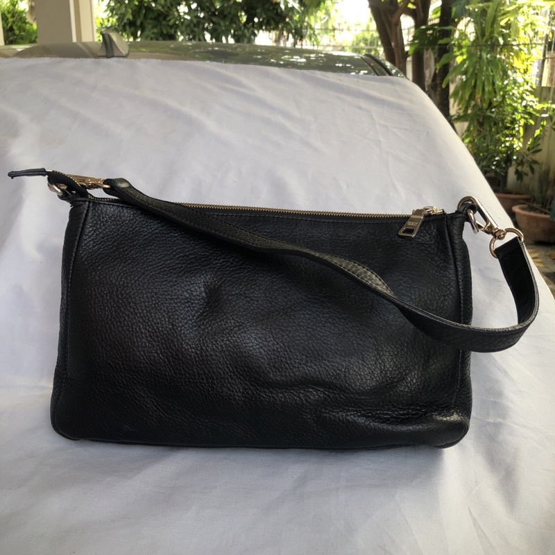 Túi chuẩn si. Túi qua sử dụng. Khách vui lòng xem hình nếu muốn biết thêm thông tin sản phẩm mời khách vô chat . Thanks.