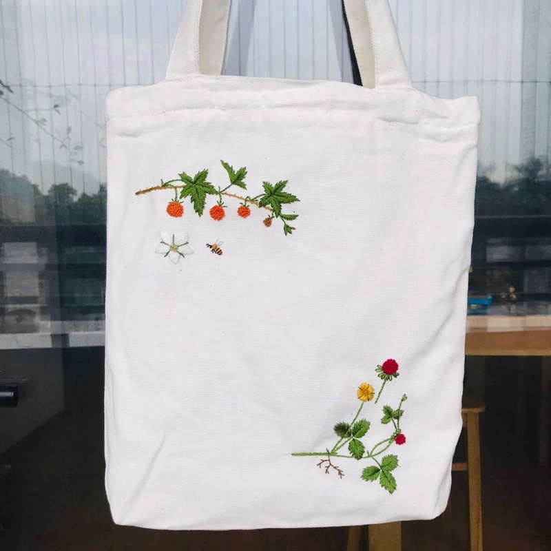 Túi canvas, túi tote thêu tay MIA có khóa kéo