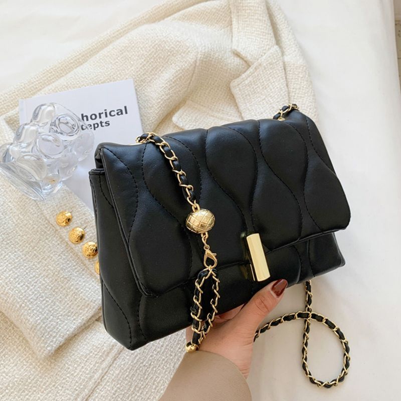 Túi Xách Đeo Vai Phối Dây Xích Phong Cách Thời Trang Mới Dành Cho Nữ