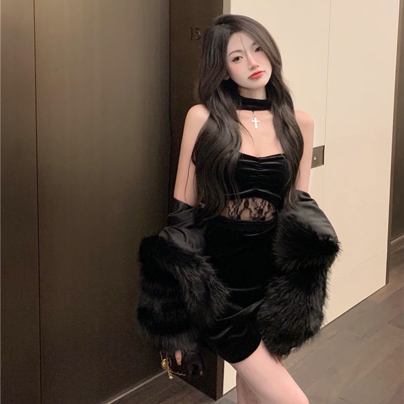 Pure Desire Hot Đầm Nhung Ngắn Ôm Hông Phối Ren Màu Đen Cổ Yếm Thời Trang Mùa Xuân Cho Nữ
