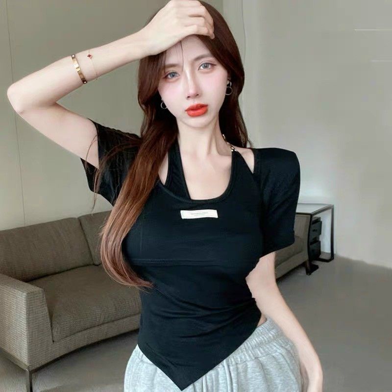 Áo croptop cổ yếm xích vạt nhọn