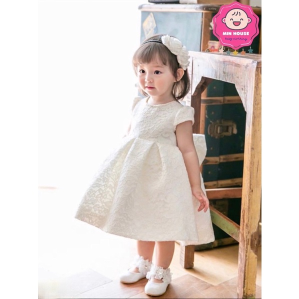 Đầm trắng công chúa tay cánh tiên cổ đính ngọc cho bé gái