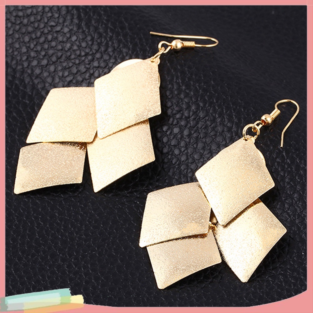 Đôi hoa tai hình thoi dát kim tuyến lấp lánh thời trang dành cho nữ