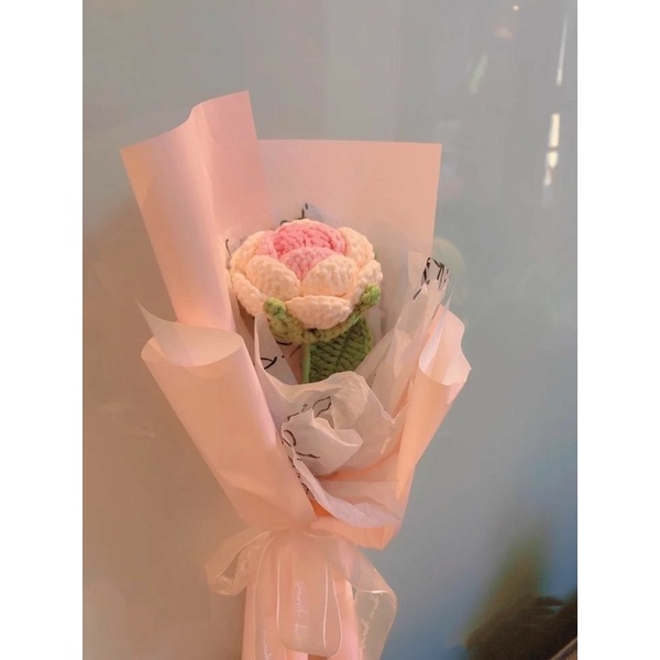 1 Bông hoa hồng mix màu bằng len handmade xinh xắn dùng làm quà tặng, trang trí
