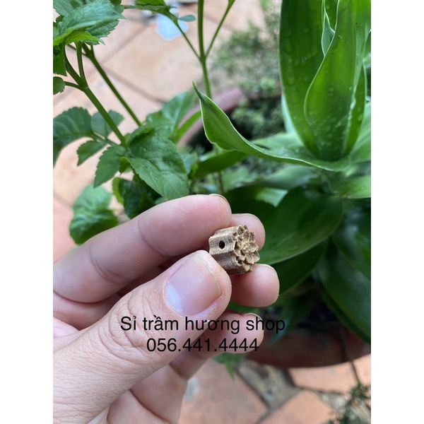 Charm hoa sen trầm hương tốc