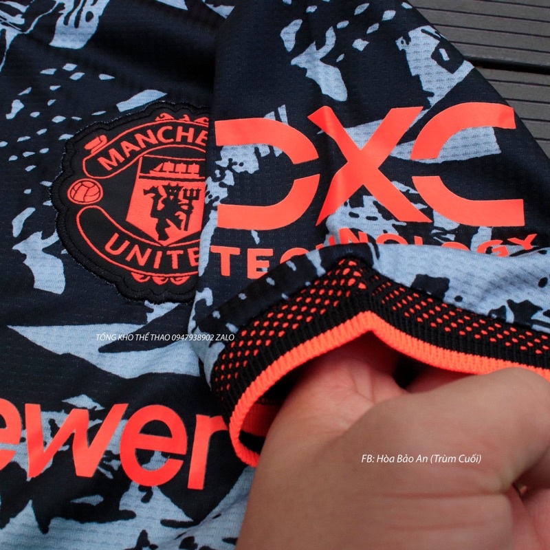 Áo Bóng Đá CLB MU 2023 Mẫu Thứ 3 Áo Đen Loang Phối Màu Cam _ Vải Thái Chuẩn Áo Thi Đấu