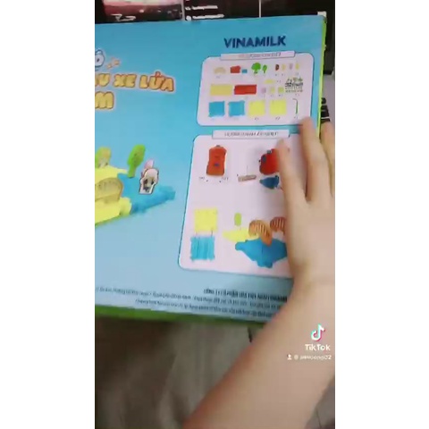 Bộ đường ray xe lửa chạy pin cho bé Vinamilk