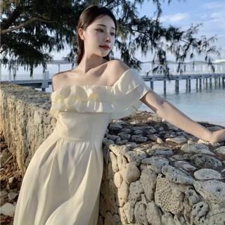 Đầm trắng trễ vai form dài