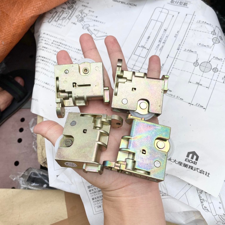 Bộ 4 bánh xe cửa lùa hàng nhật thanh lý