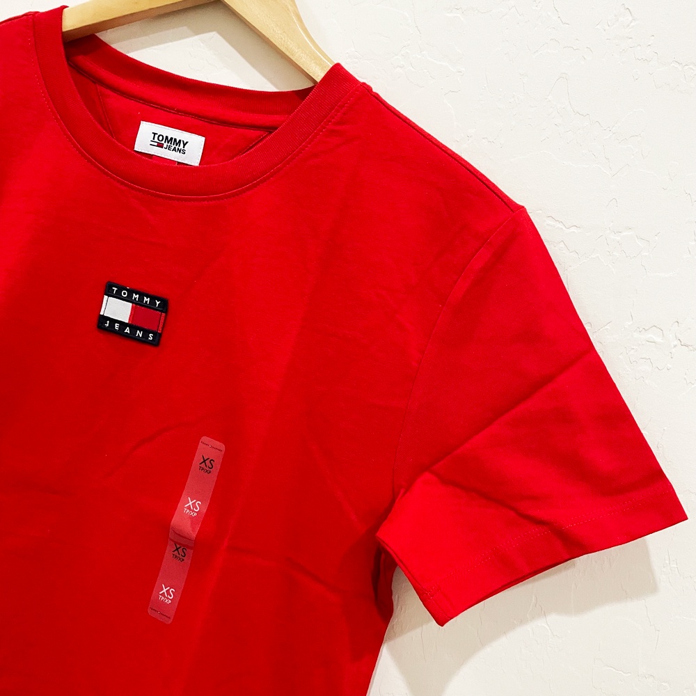Áo thun nữ Tommy Jeans Tommy Badge