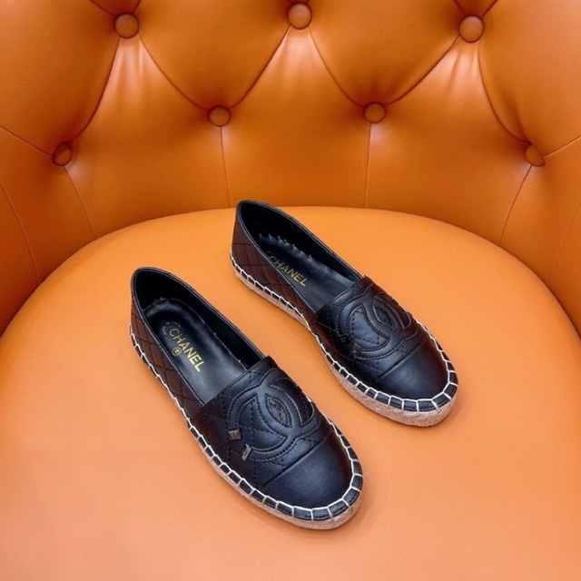 (Sẵn +hỏa tốc)Giày lười nữ slipon đế kếp dập logo viền cói,da mềm trần trám, hàng quảng châu cao cấp đầy đủ hộp túi đựng