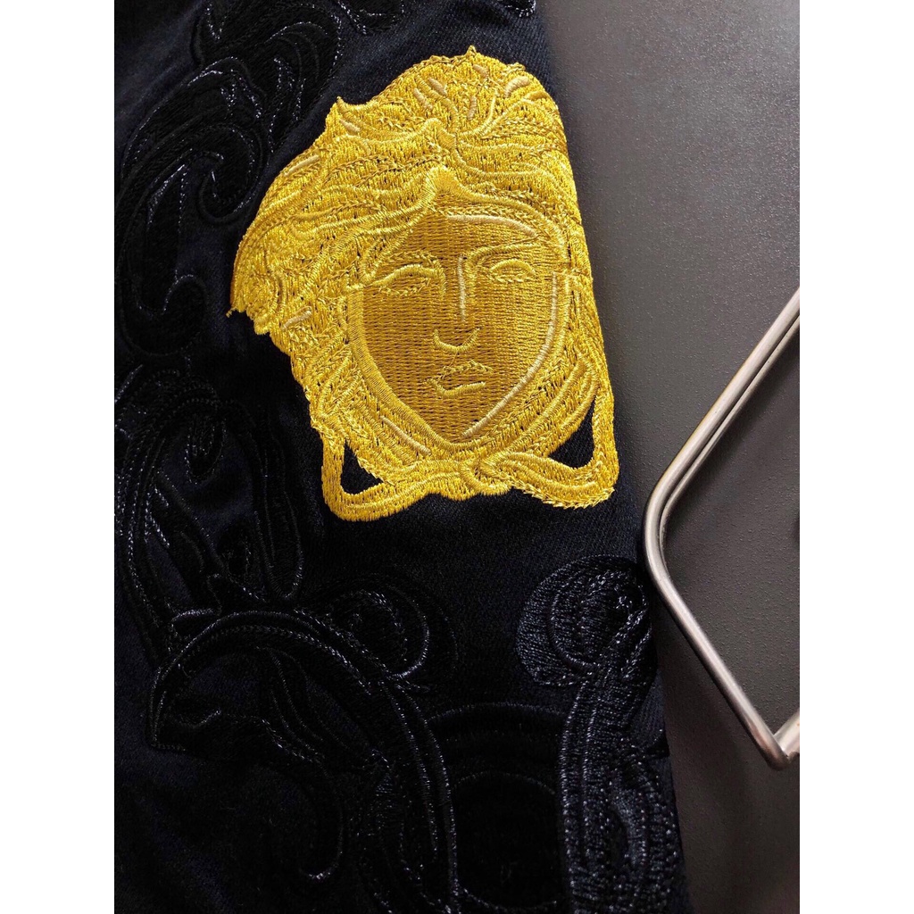Áo khoác denim thời trang cao cấp Versace phong cách trẻ trung, thời thượng